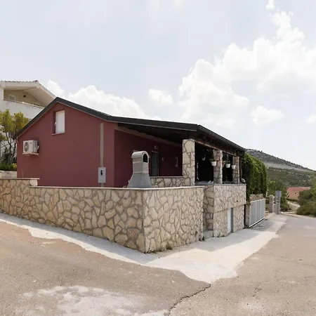In Jasenice Near Modric Cave Tatil Evi