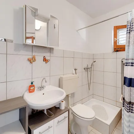 In Jasenice Near Modric Cave בית נופש