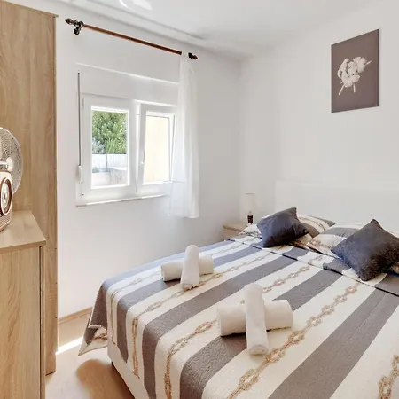 בית נופש In Jasenice Near Modric Cave רובנסקה