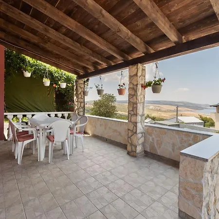 בית נופש In Jasenice Near Modric Cave רובנסקה