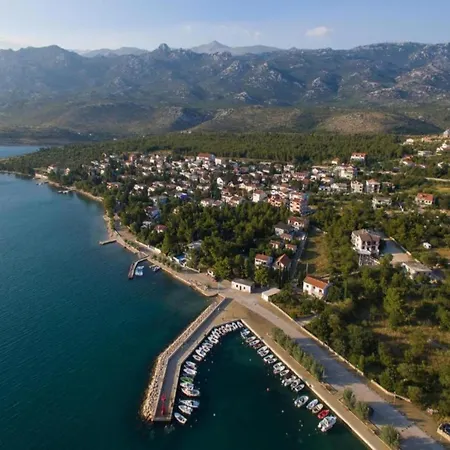 In Jasenice Near Modric Cave בית נופש
